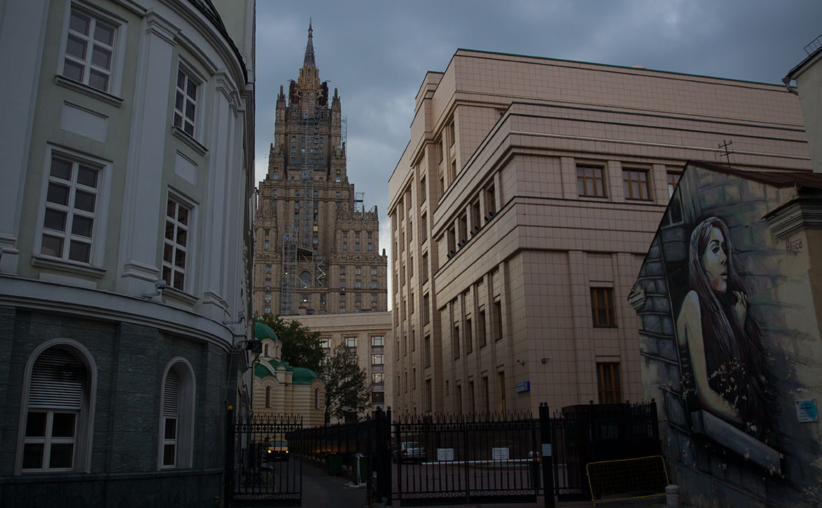 Вид на здание МИД РФ