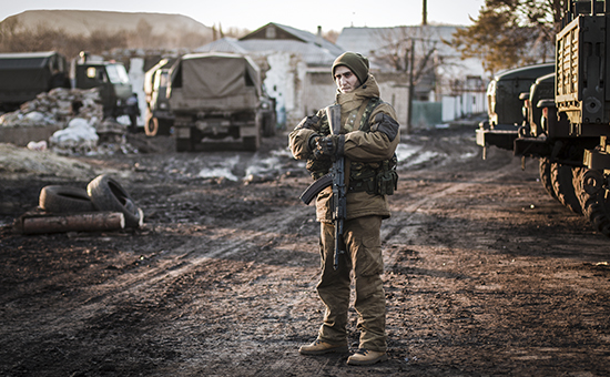 Ополченец ДНР в окрестностях Дебальцево. Архивное фото