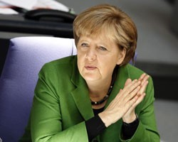 Канцлер ФРГ А.Меркель: выход Греции из еврозоны станет "громадной политической ошибкой"