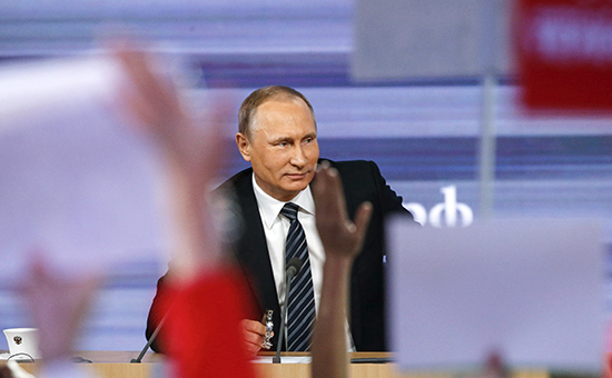 Президент России Владимир Путин во время пресс-конференции в Центре международной торговли
