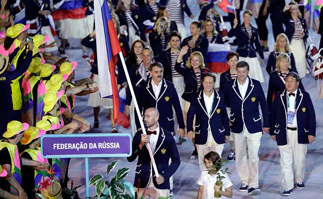 Российская сборная на стадионе &laquo;Маракана&raquo; во время церемонии открытия XXXI летних Олимпийских игр


