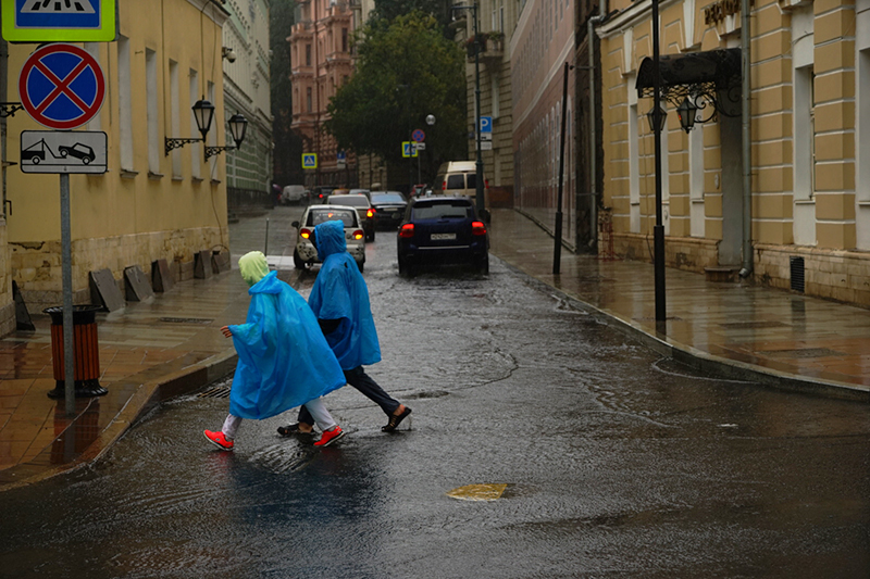Московские улицы затопило после сильнейшего ливня. Фоторепортаж