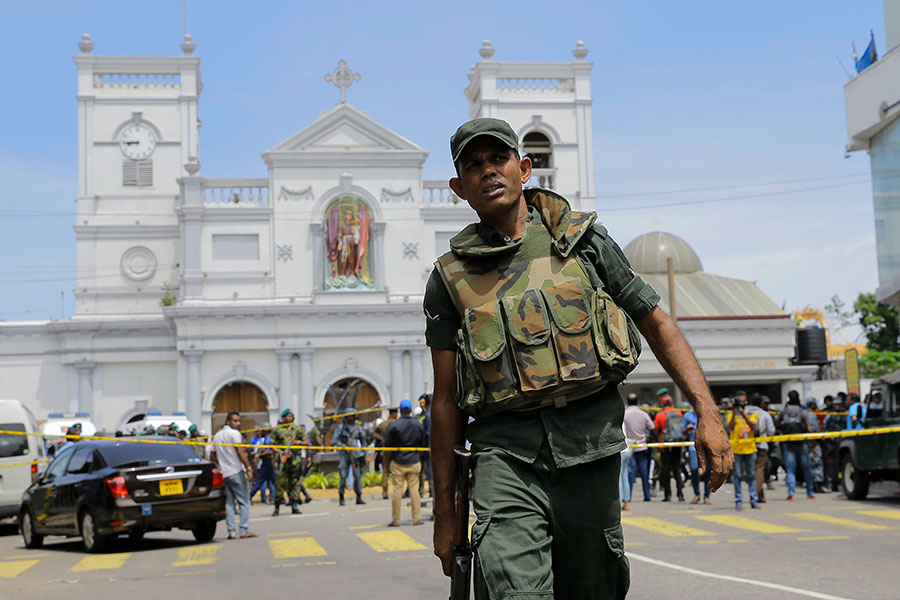 Премьер-министр Шри-Ланки Ранил Викрамасингхе назвал взрывы в отелях и церквях трусливой атакой