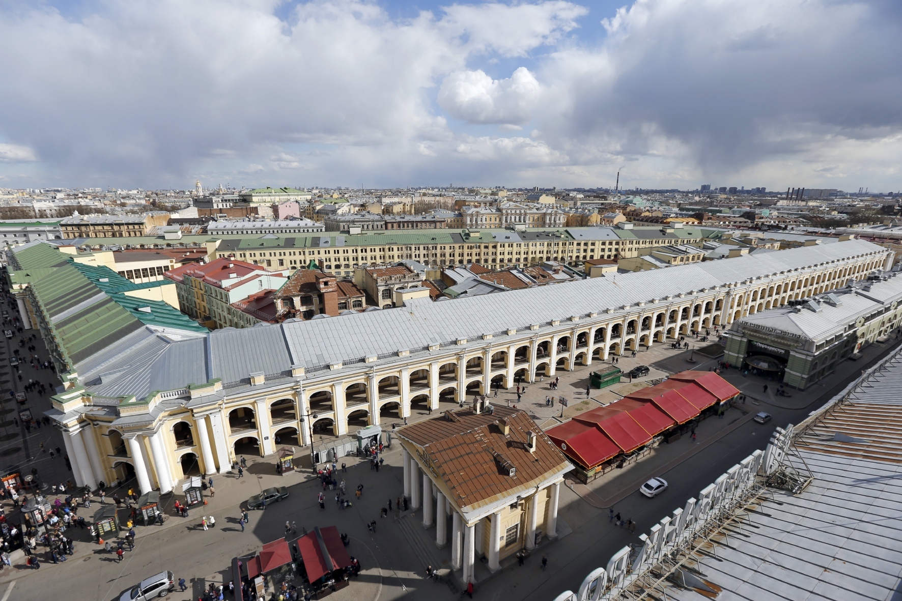 Открытия гостиного двора. Гостиный двор Санкт-Петербург. Универмаг Гостиный двор Санкт-Петербург. Реконструкция Гостиного двора. Реконструкция Гостиного двора в СПБ.