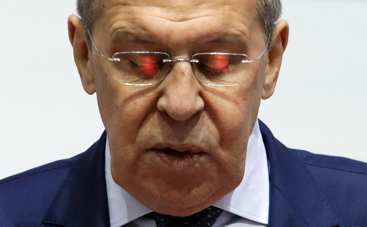  Lavrov promised a response in case of 'hellish sanctions' by the United States against Russia' /> </p>
<p> Sergey Lavrov </p>
<p> If the US imposes new sanctions against Russia, then Moscow will definitely react, said Russian Foreign Minister Sergei Lavrov. He did not elaborate on what kind of answer this would be. </p>
<p>“ If new, as they say, hellish sanctions follow, then, of course, we will react. We cannot help but react. How do we react? It will be seen, I don’t want to guess now what the West will decide on, threatening with some kind of financial sanctions, new sectoral ones. This is a dead-end road, and ultimately it will turn against the very initiators of these illegitimate unilateral measures '', & mdash; said the minister. </p>
<p> He stressed that countries & mdash; OSCE participants need to do what this organization was created for. </p>
<p>“ I hope this reflects not the regrettable fact that the Westerners have lost the ability to negotiate, but that the Russophobic current in NATO and the EU simply does not allow them to really get down to concrete matters, move away from confrontation and do what the OSCE was created for, '', “ ; said the minister. </p>
</p>
<p>Warnings from the United States and its allies about the readiness to impose new sanctions against Russia have been heard repeatedly in recent days. The preposition & mdash; possible Russian aggression against Ukraine. The head of the State Department, Anthony Blinken, said on December 1 that in the event of an attack on Ukraine, the United States would use such effective sanctions, which it had refrained from earlier. He called on Moscow to withdraw its troops from the Ukrainian border. </p>
<p> Blinken's deputy Victoria Nuland said that the sanctions against Russia would be unprecedented. At a meeting of NATO foreign ministers, possible economic sanctions and political measures against Russia in the event of an “ aggression in Ukraine '' were discussed, said the organization's secretary general Jens Stoltenberg. </p>
<p> Acting German Chancellor Angela Merkel said on November 25 that the EU should introduce new sanctions against Russia in the event of an escalation of the situation in Ukraine. </p>
<p> The Kremlin has repeatedly denied preparations for any aggressive actions against Ukraine. President Vladimir Putin proposed to start negotiations on guarantees of NATO's eastward expansion. </p>
<p> RBC application Customize the feed according to your interests, read only what is important for you<br />
</p>
<p style=