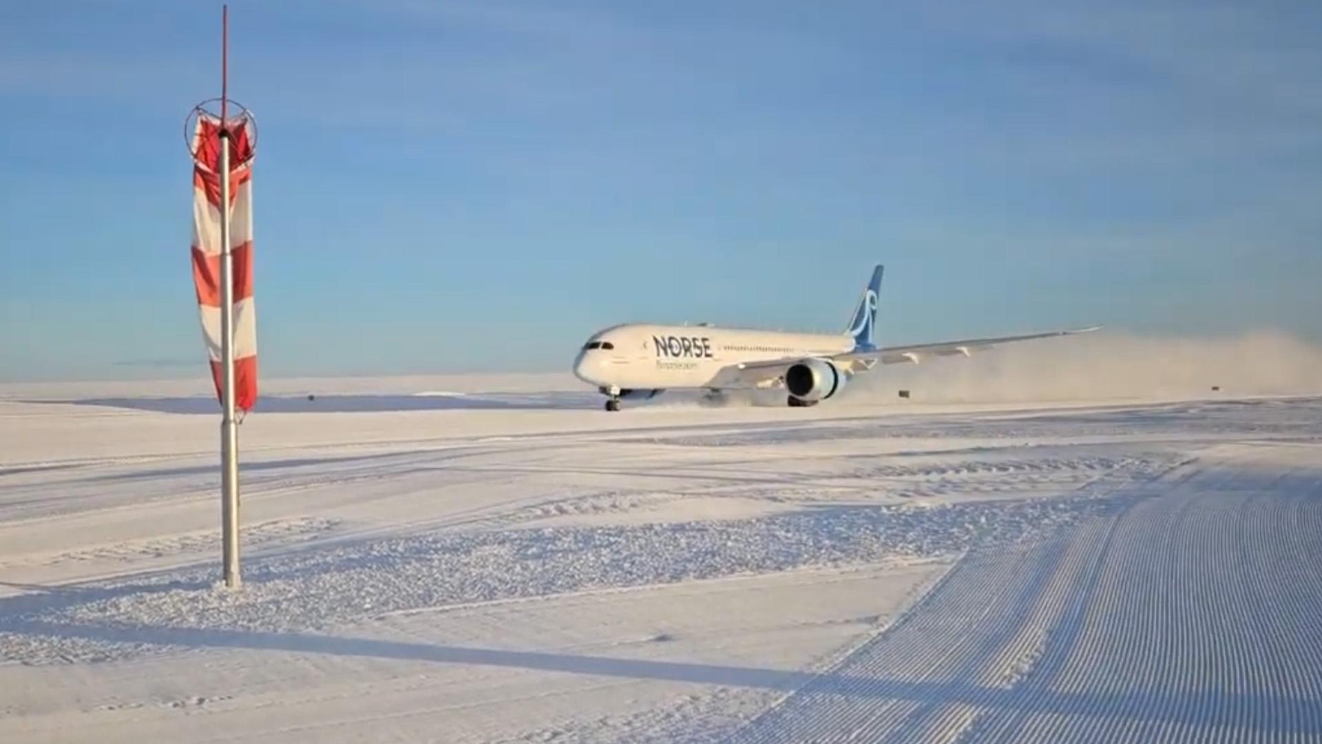 В Антарктиде приземлился самый большой самолет в истории континента
