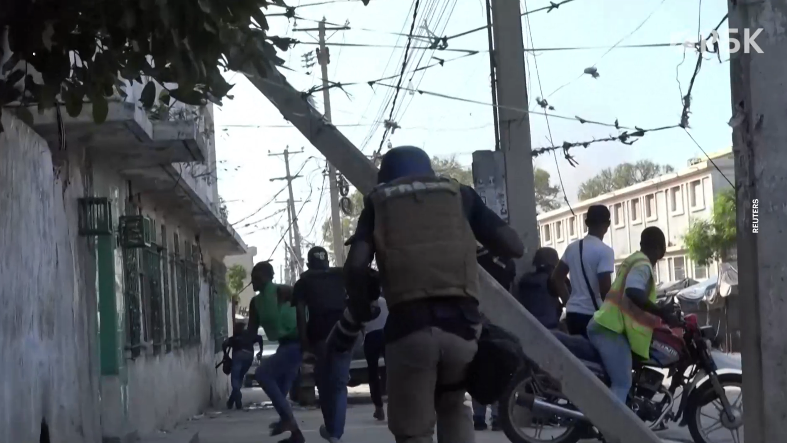 В Гаити произошла стрельба во время нападения на главную тюрьму. Видео