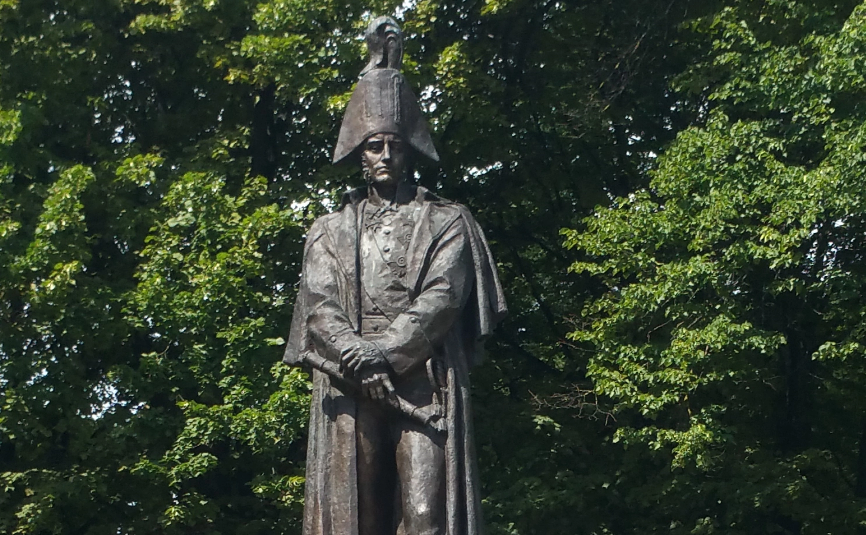 Buchhändler. File:Riga, Barclay de Tolly-Denkmal.jpg, CC BY-SA 4.0, https://ru.wikipedia.org/w/index.php?curid=7391367