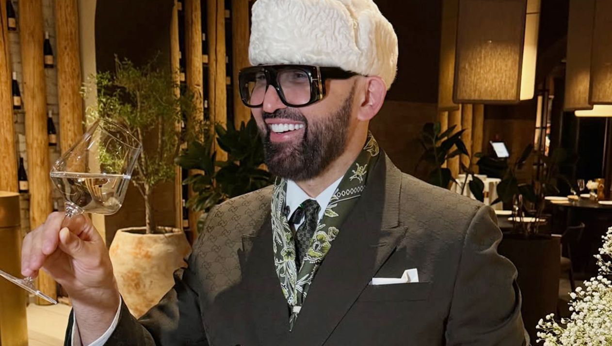 «Человек-улыбка» Василенко рассказал, за что ценит дорогой алкоголь