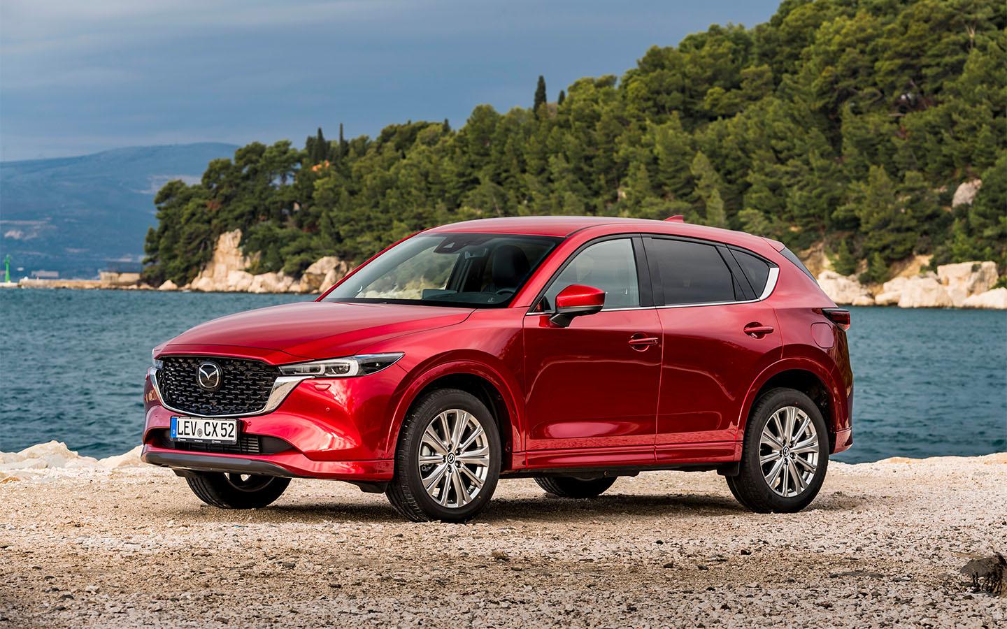 «Взрывной интерес». Дилеры опустили цены на кроссоверы Toyota и Mazda