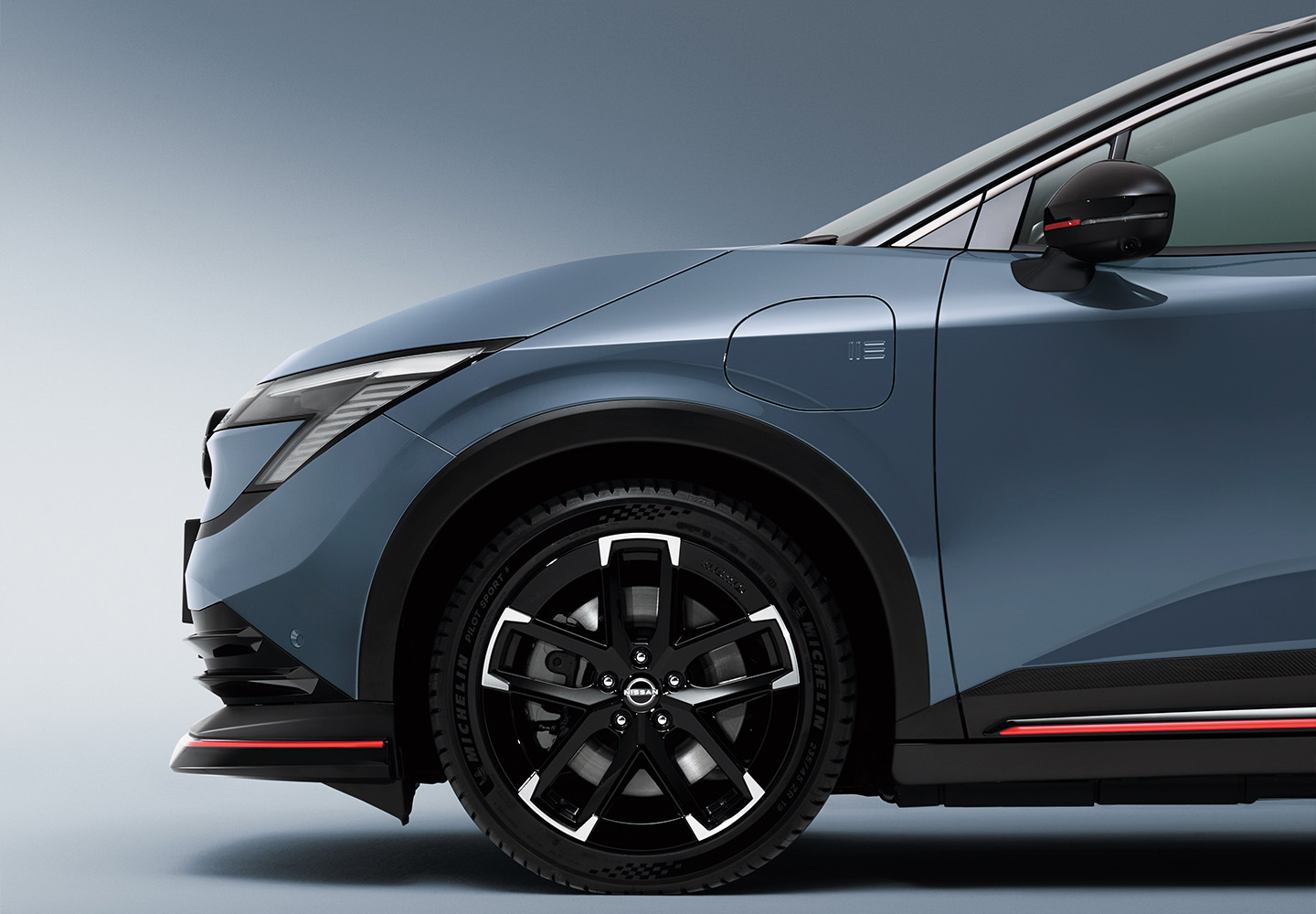 Сплиттер в Nissan Leaf Nismo масштабирован на весь кузов