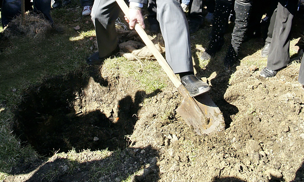 Злостных нарушителей ПДД заставят рыть могилы на кладбище