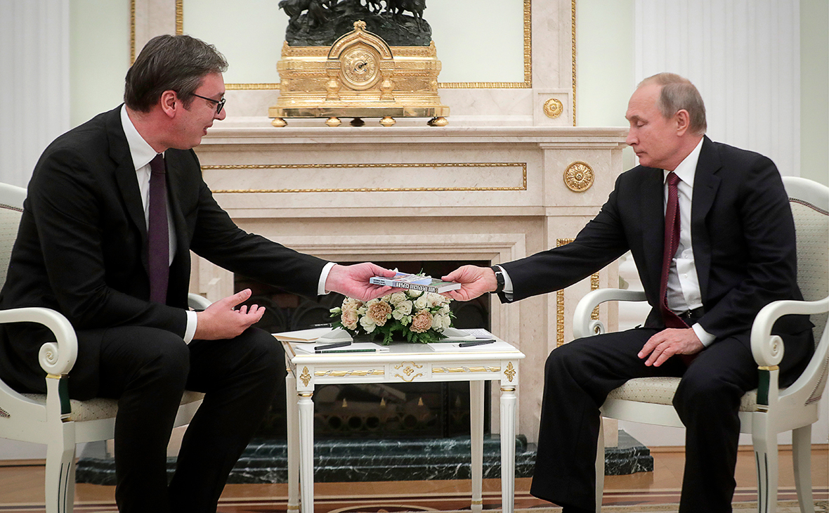 Александр Вучич и&nbsp;Владимир Путин (слева направо)
