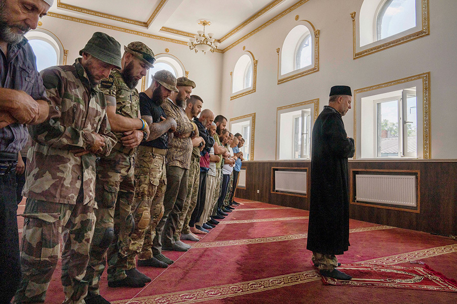 Военные-мусульмане в Константиновке, расположенной в Донецкой области, в административных границах которой Россия признала независимость ДНР