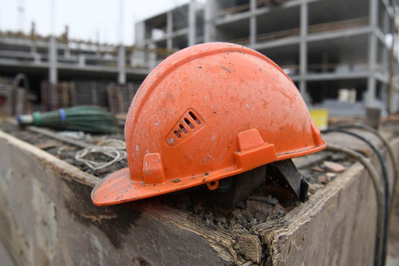 Тюменским строительным компаниям на начало августа требуются 2140 работников