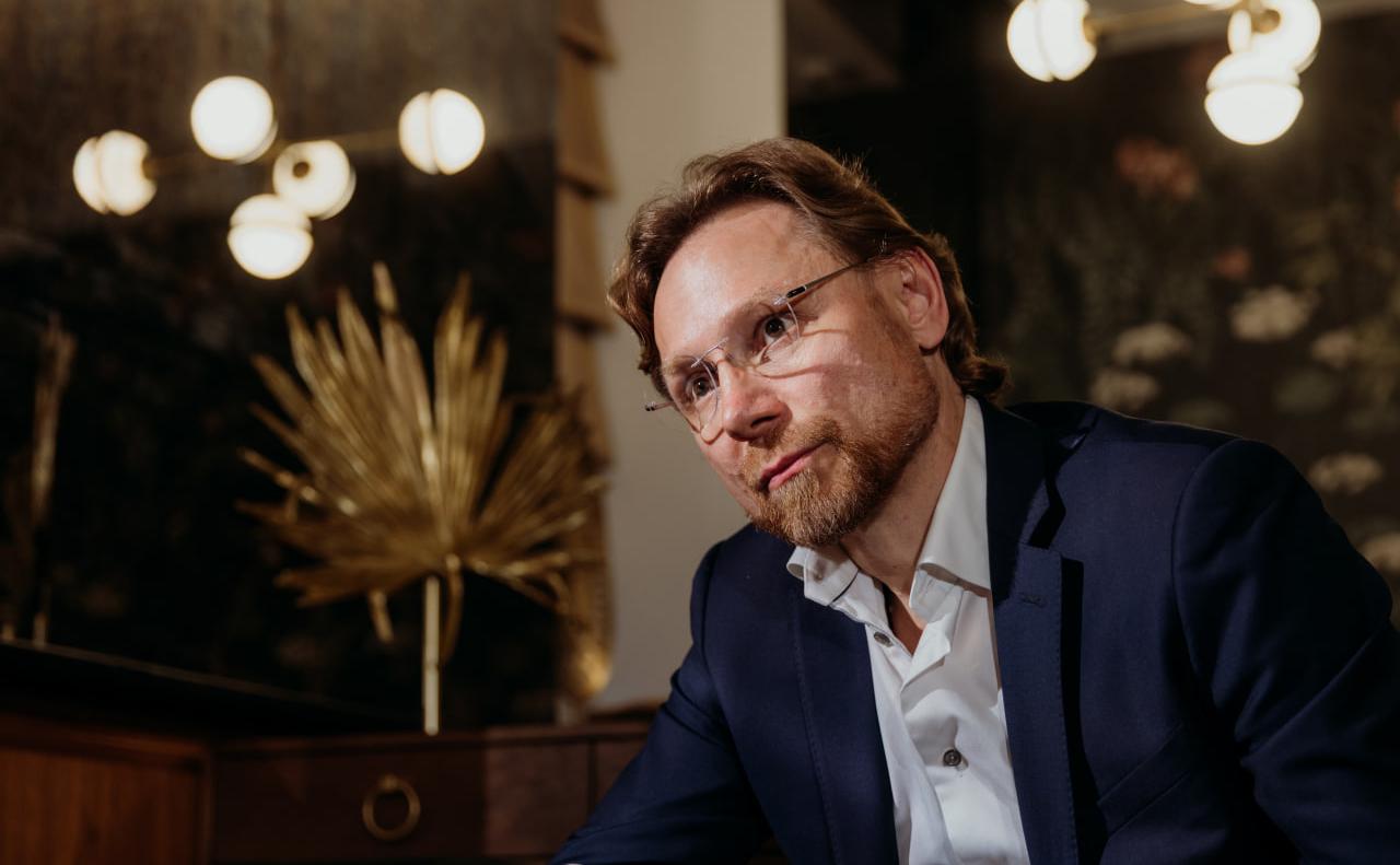 Валерий Карпин