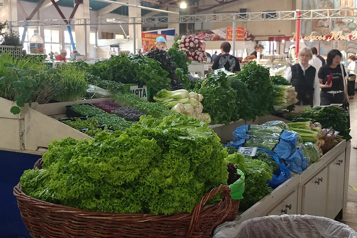 Старый базар — это именно то место, где нужно покупать местные овощи и фрукты