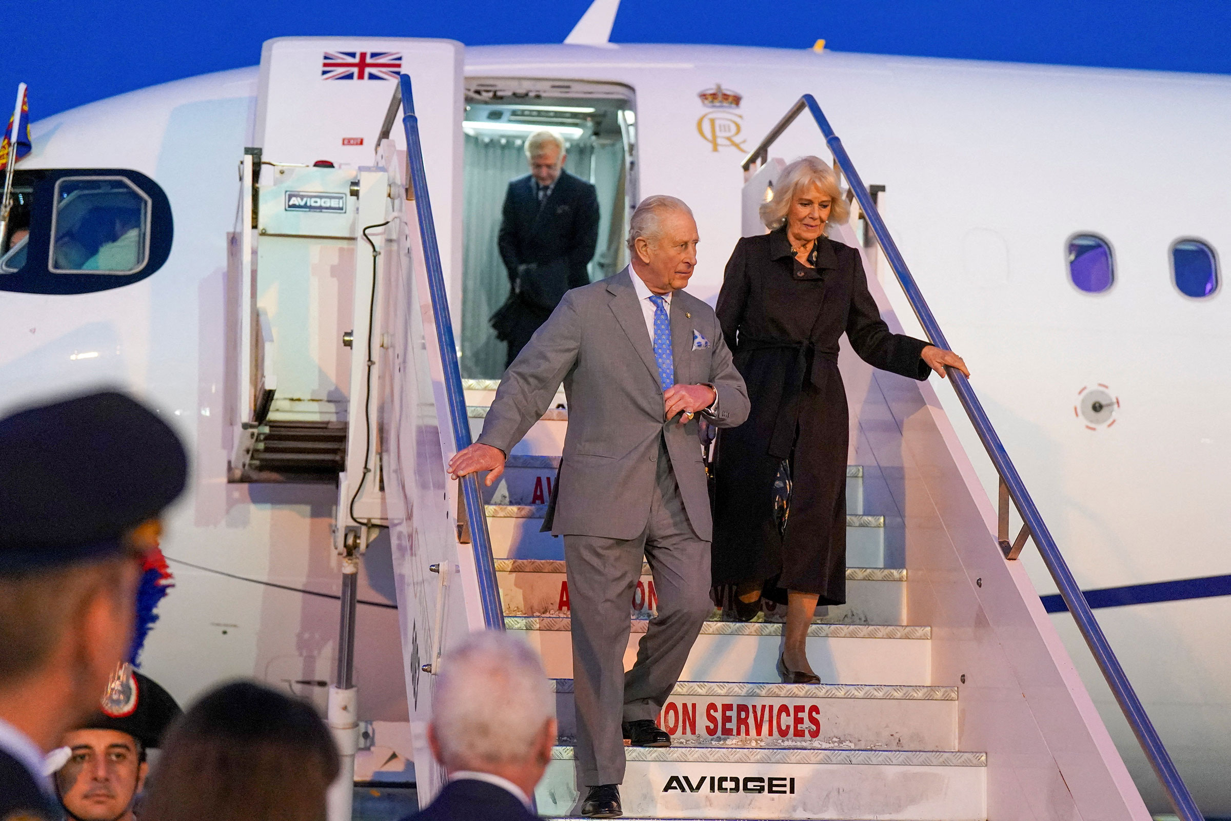 Король Великобритании Карл III и королева Камилла прибыли в Италию с визитом 22 октября, чтобы отпраздновать Юбилейный, или Святой год. Традиция его празднования восходит к Священному писанию и повелению Бога праздновать Юбилейный год как время отдыха земли и ее сельскохозяйственных работников и освобождения рабов. Современной Католической церковью Святой год празднуется раз в 25 лет, нынешний отмечается с 24 декабря 2024 года по 6 января 2026 года, его девизом выбраны &laquo;Паломники надежды&raquo;. Во время праздника верующие могут получить полное отпущение грехов.