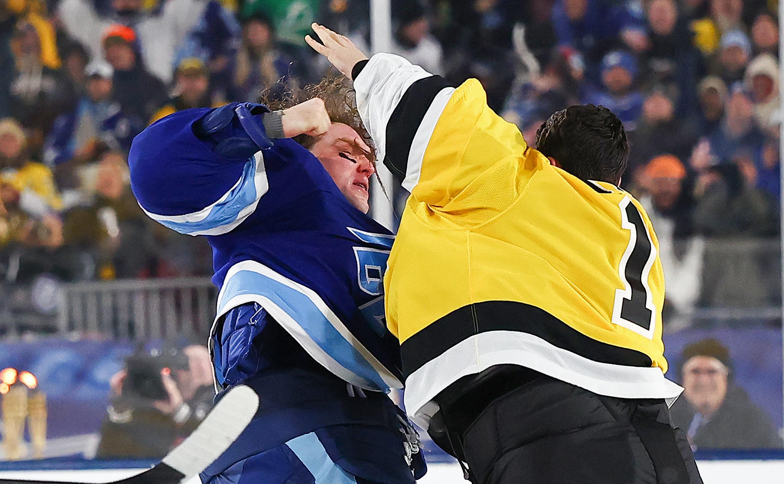 Российский голкипер Андрей Василевский подрался с вратарем соперника