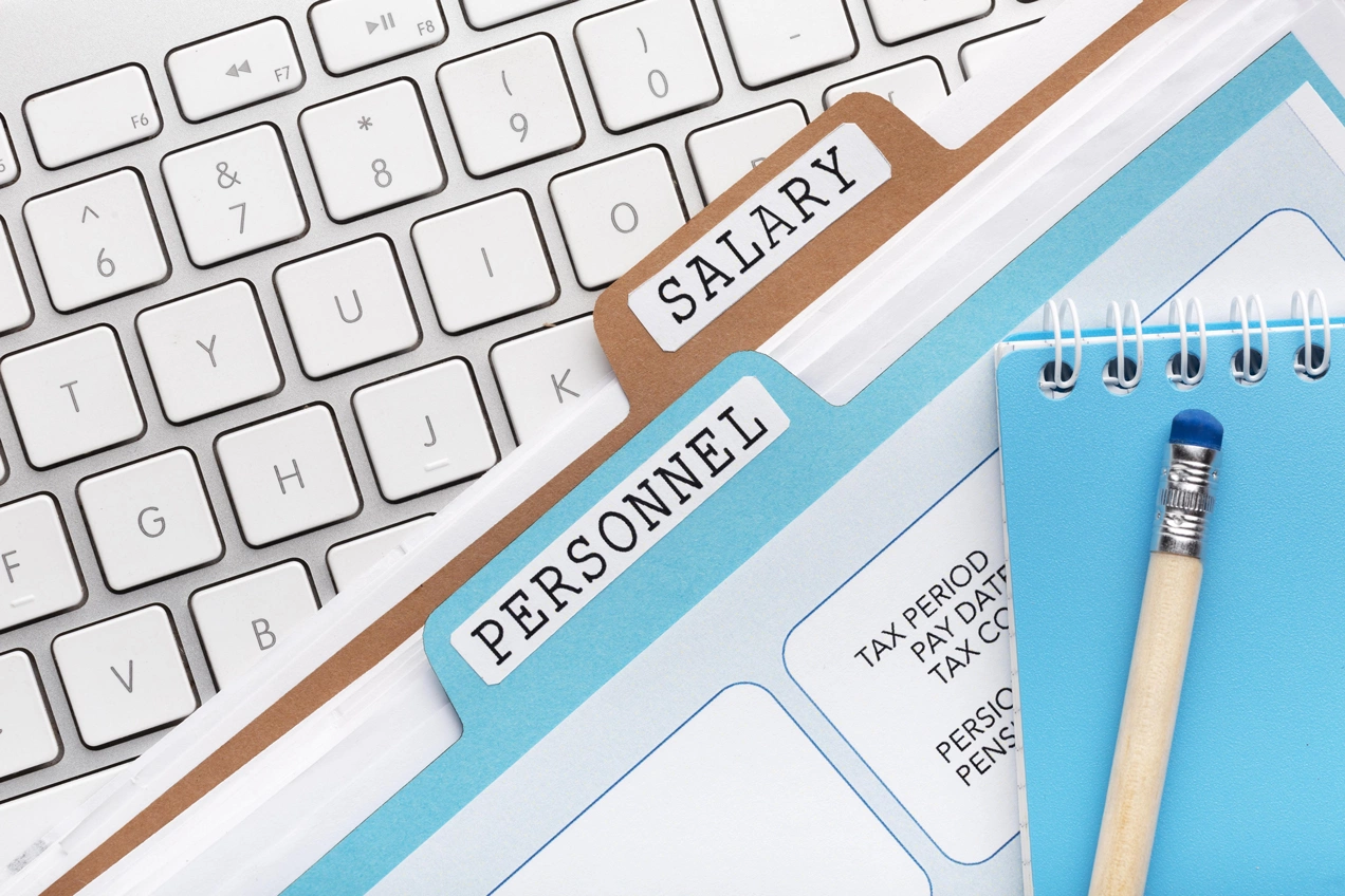 Расчет фонда оплаты труда начинается с определения периода, за который будут учитываться все выплаты сотрудникам