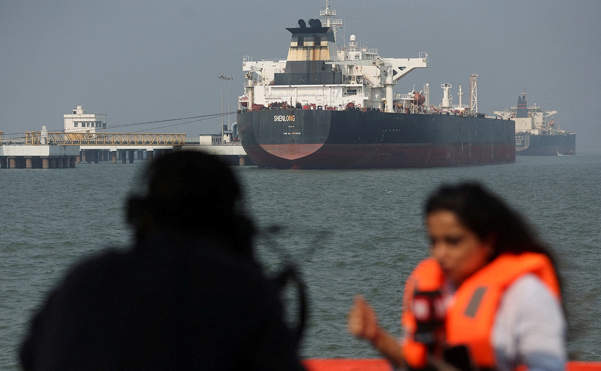 Francis Mascarenhas / Reuters