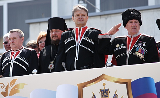 Губернатор Краснодарского края Александр Ткачев (третий слева). Архивное фото