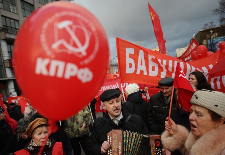 Шествие КПРФ в честь 95-летия Октябрьской революции в Москве