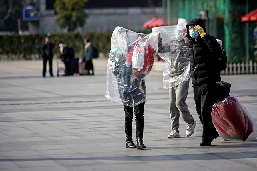Пассажиры на вокзале. Шанхай.

По данным ВОЗ на 10 февраля, в Шанхае зарегистрировано​ 295 случаев заболевания коронавирусом

