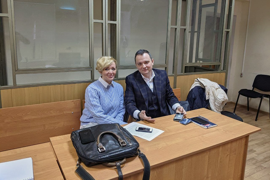 Анастасия Шевченко и адвокат Сергей Бадамшин