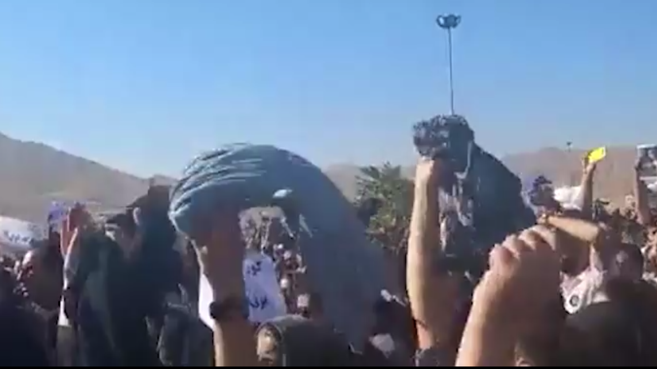 В Иране начались протесты после смерти девушки, задержанной из-за хиджаба