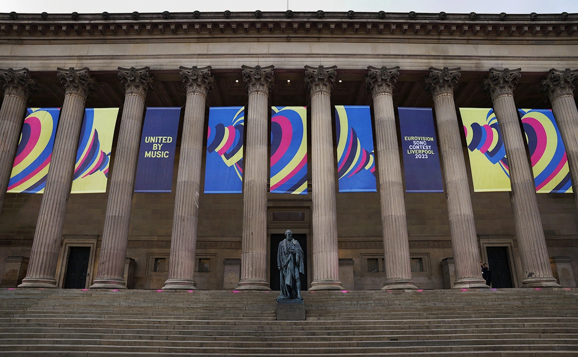 Molly Darlington / Reuters