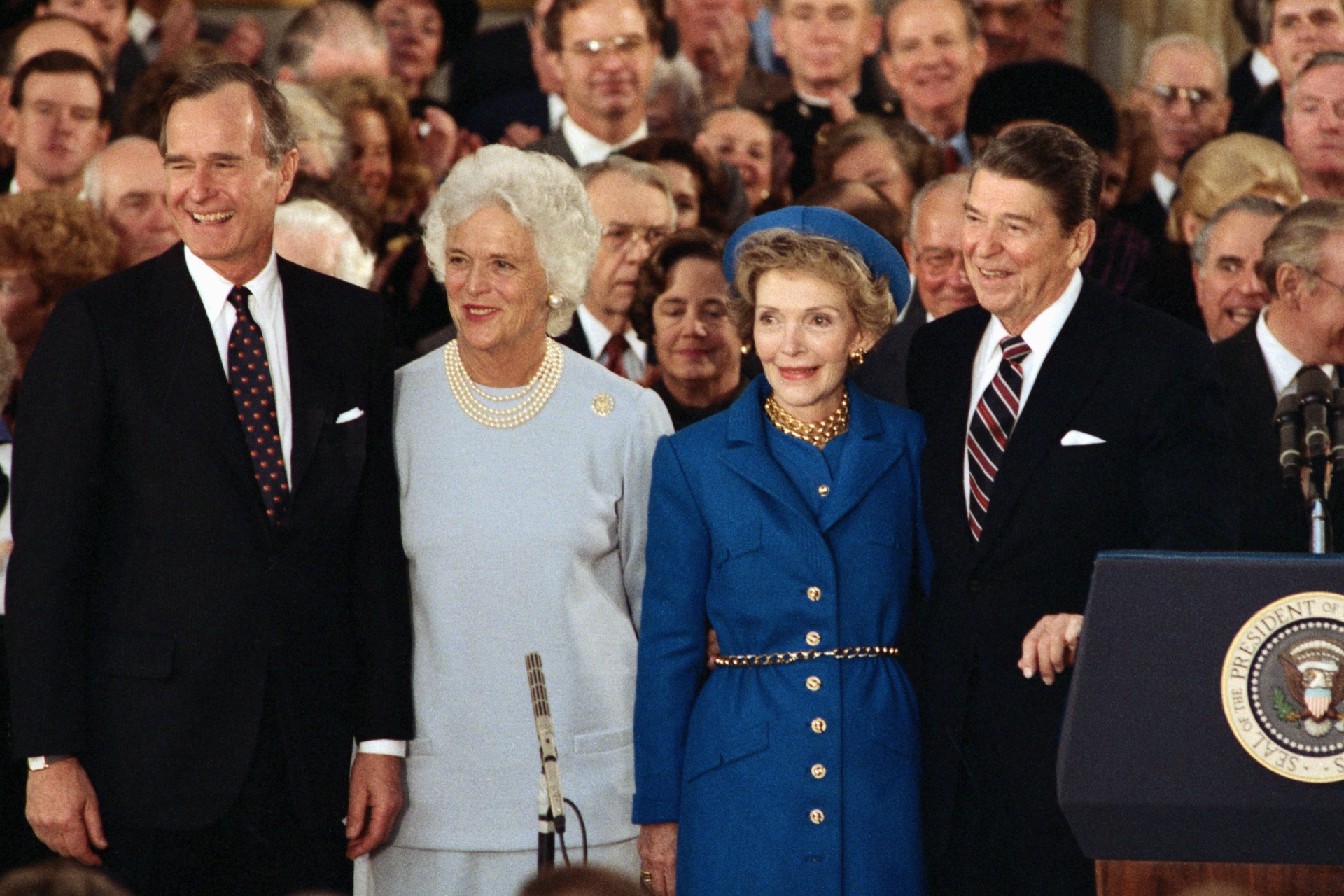 Джордж Буш-старший, Лора Буш, Нэнси Рейган и Рональд Рейган на инаугурации, 1985 год