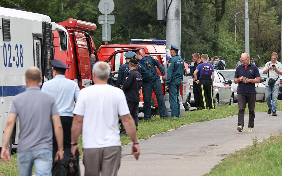 После падения беспилотника в Москве перекрыли движение по одной улице — РБК