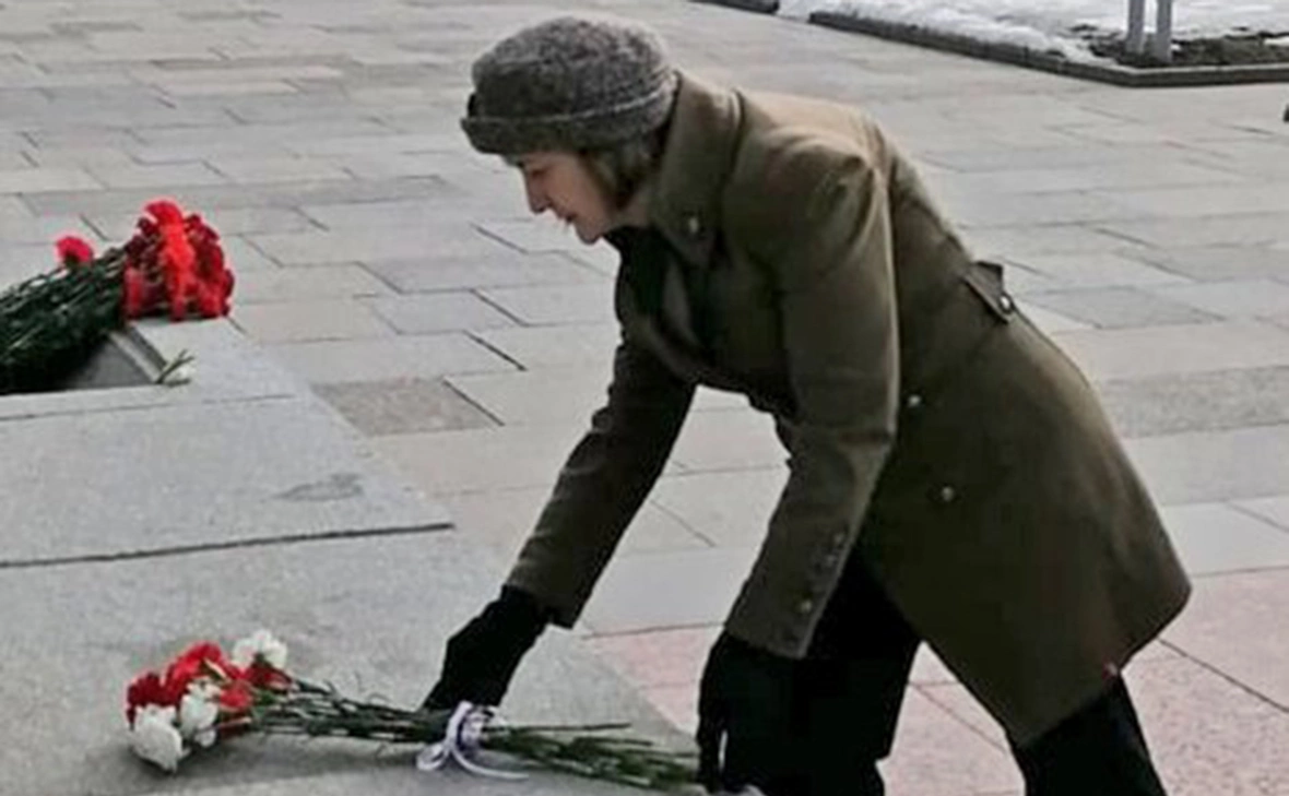 Dr. Sarah Taylor / X