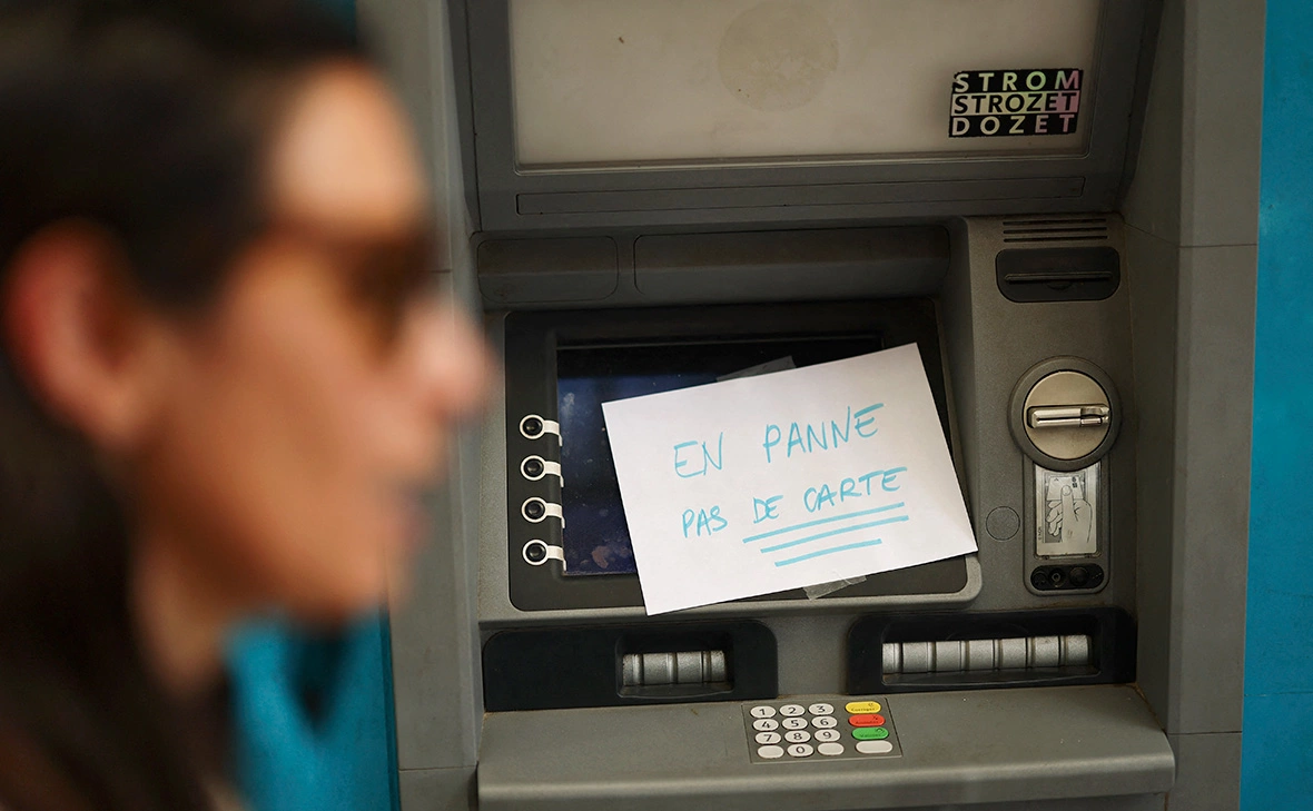 Stephane Mahe / Reuters