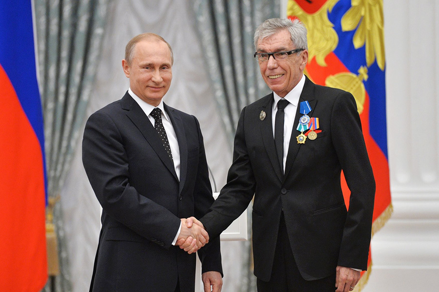 За время карьеры Николаев был удостоен множества наград. Так, в 1998 году за заслуги в области музыкального искусства ему присвоили звание народного артиста России, в 2007 году ведущий получил орден Дружбы, а в 2014 году&nbsp;&mdash; орден Почета за достижения в развитии отечественного телевидения.

На фото&nbsp;&mdash; Николаев награждён орденом Почета в Кремле