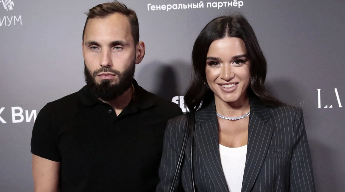 Блогер Николай Сердюков и телеведущая Ксения Бородина