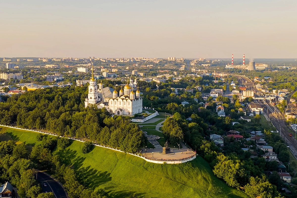 Долгое время считали, что основателем города был Владимир Мономах