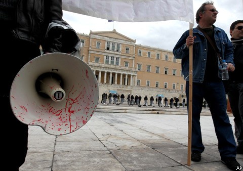Столкновения демонстрантов с полицией в Греции