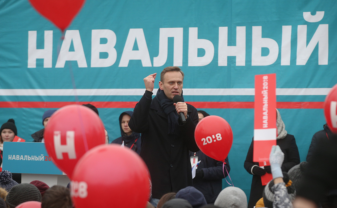 Предвыборная программа навального. Программа Навального. Политическая программа Навального. Студия Навального фон. Фон студии Навальный лайф.