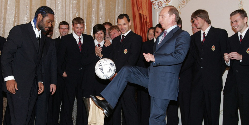 Владимир Путин и Вагнер Лав на приеме после победы ЦСКА в Кубке УЕФА
