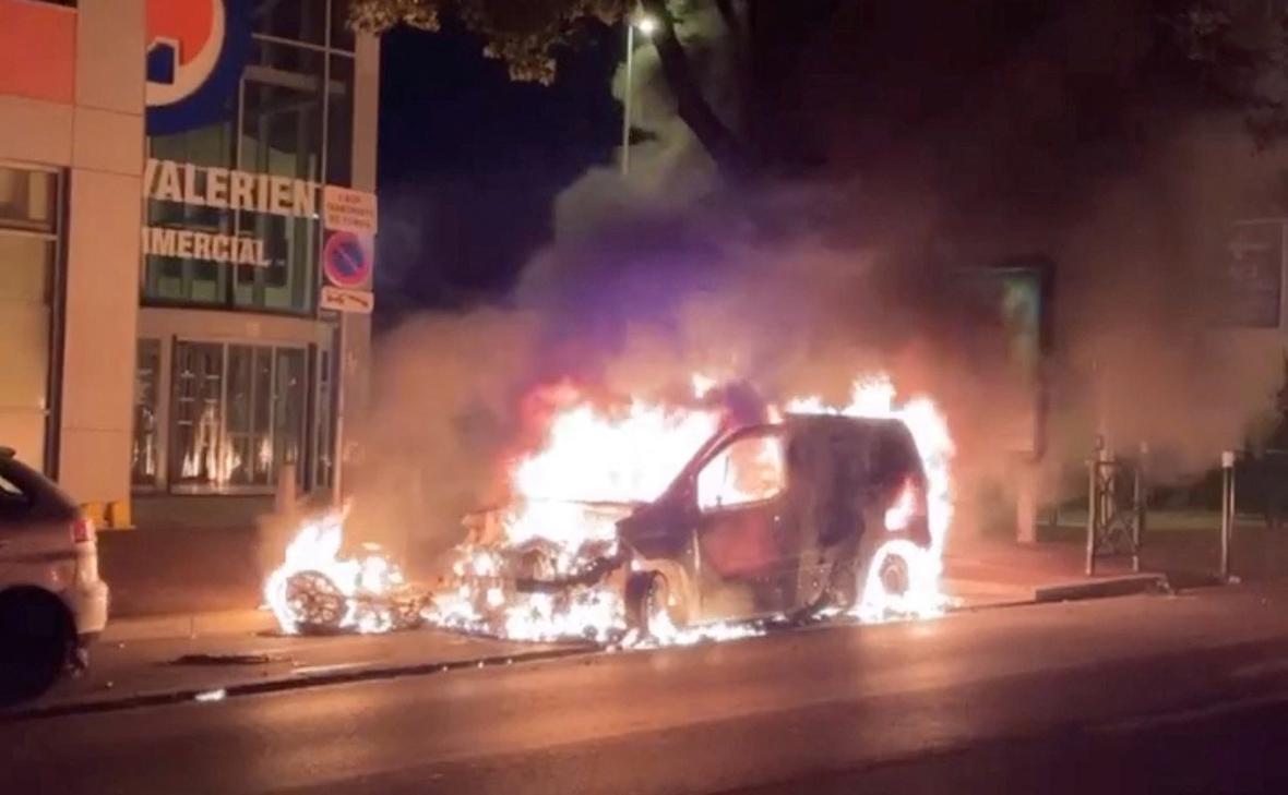 Во Франции начались беспорядки после убийства подростка полицией — РБК