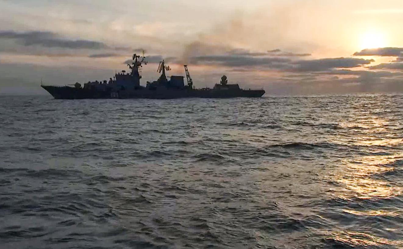 Флот на учении отработал ракетную стрельбу по судну в Черном море"/>













