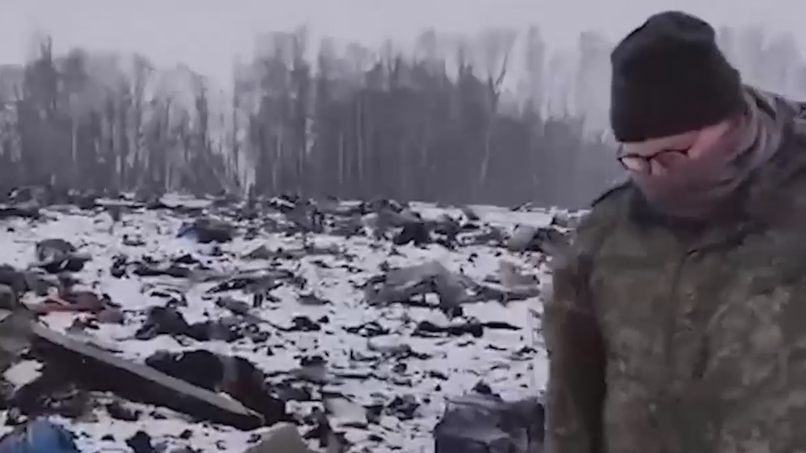 СК показал тела и документы погибших в крушении Ил-76 украинских пленных