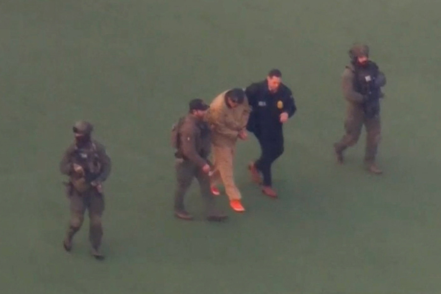 Президенту Венесуэлы назначили адвоката Дэвида Уикстрома. До этого он представлял интересы брата экс-президента Гондураса Хуана Орландо Эрнандеса&nbsp;&mdash; Тони, который в 2021 году получил в США пожизненное по делу о незаконном обороте наркотиков. Но в итоге на заседании Мадуро представлял Барри Поллак&nbsp;&mdash; бывший адвокат основателя сервиса WikiLeaks Джулиана Ассанжа.

Интересы Силии Флорес представляет бывший федеральный прокурор Марк Доннелли.