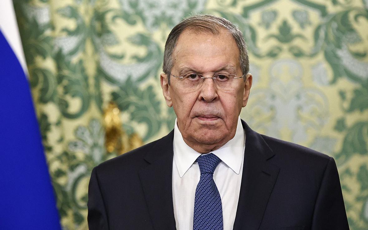 Лавров счел разрушительным для страны пороком культ личности