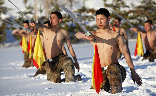 Солдаты народно-освободительной армии Китая на учениях