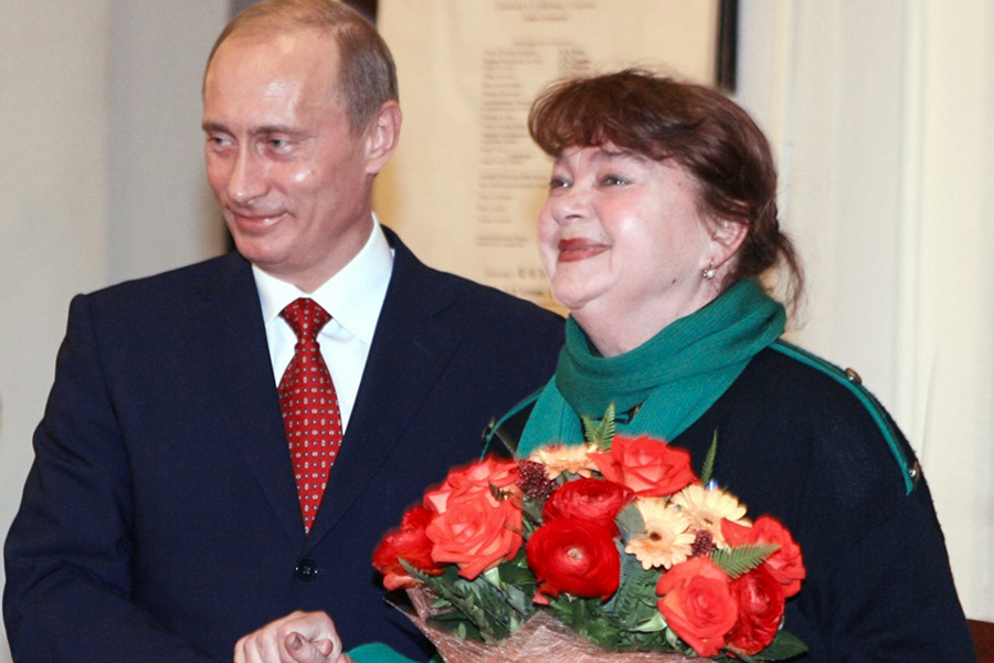 Владимир Путин и Нина Дорошина во время празднования юбилея &laquo;Современника&raquo; в 2006 году