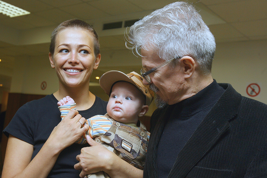 Эдуард Лимонов был несколько раз женат. Последней официальной супругой была актриса Екатерина Волкова (на фото), у пары родились двое детей. В 2008-м Лимонов и Волкова расстались