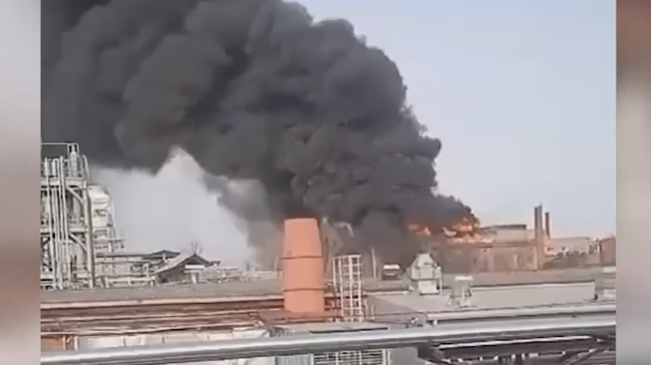 В Подмосковье загорелся завод «Электроизолит»